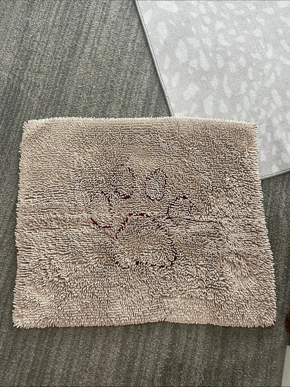 Plush Paw-Print Bath Mat - Cream